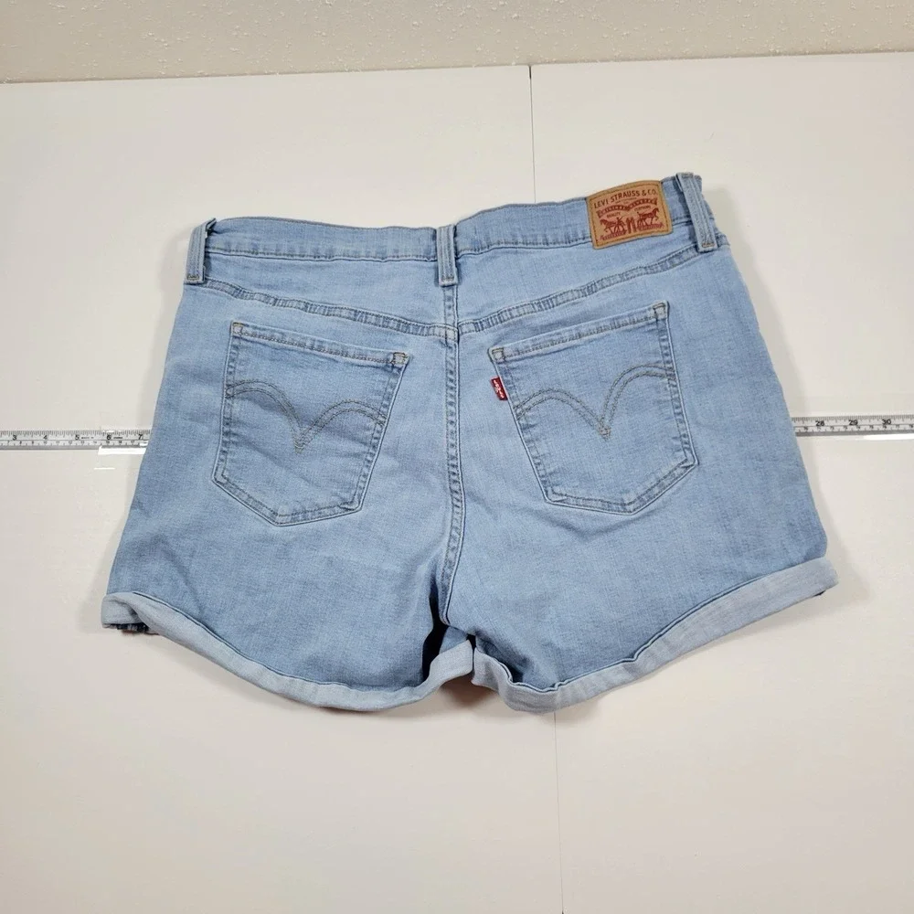 Levi's Women's Mid Length Shorts Cuffed Hem Size 32 Light‎ Wash Blue